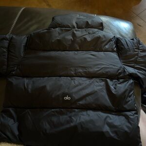 ALO Yoga Men's Dark Puffer Jacket